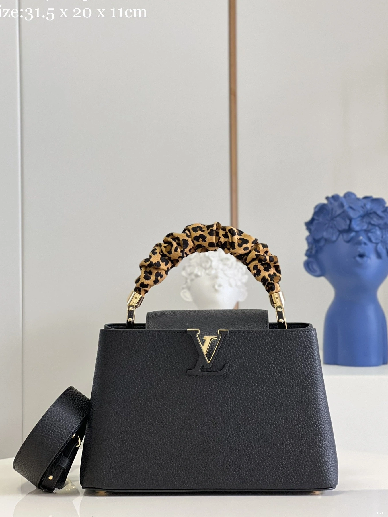 First bag LOUIS CAPUCINES VUITTON MM 0804
